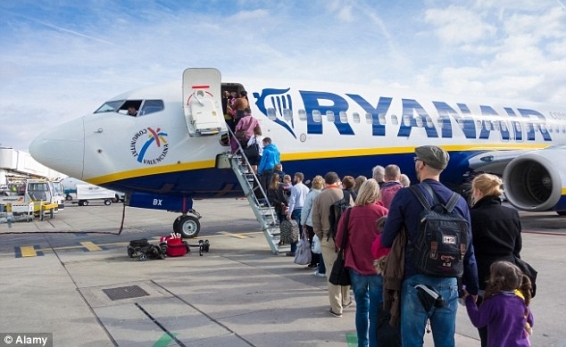 Groźba strajku załogi Ryanaira zwiększy chaos na lotniskach UK