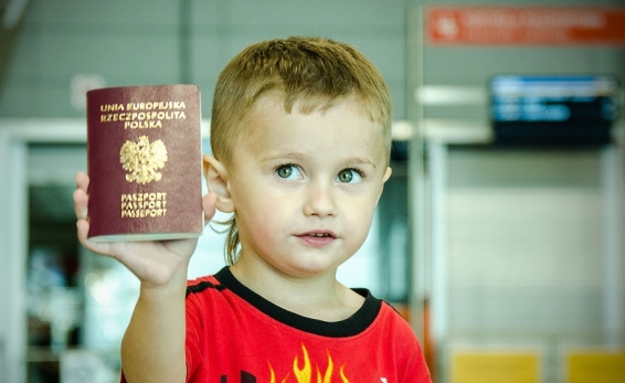 Przekraczanie granicy Polski przez dzieci urodzone za granicą