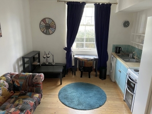 2 Taylor gardens LEITH