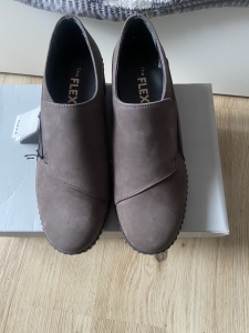 Nowe skórzane buty rozmiar 4.5